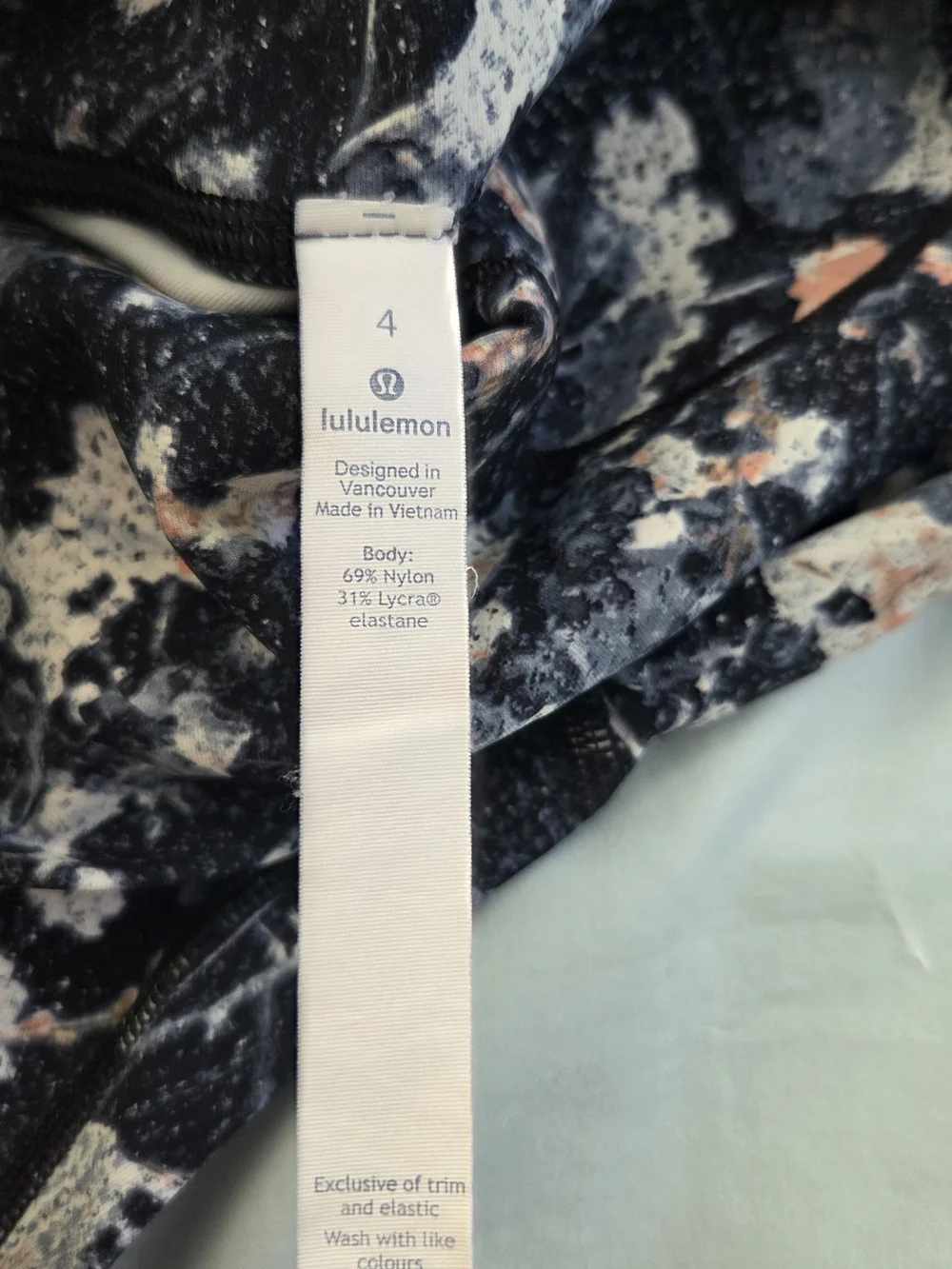 lululemon athletica Multi Color Abstract print leggings Size 4